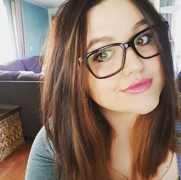 Meet your Posher, Lyn - Picture 1 of 1